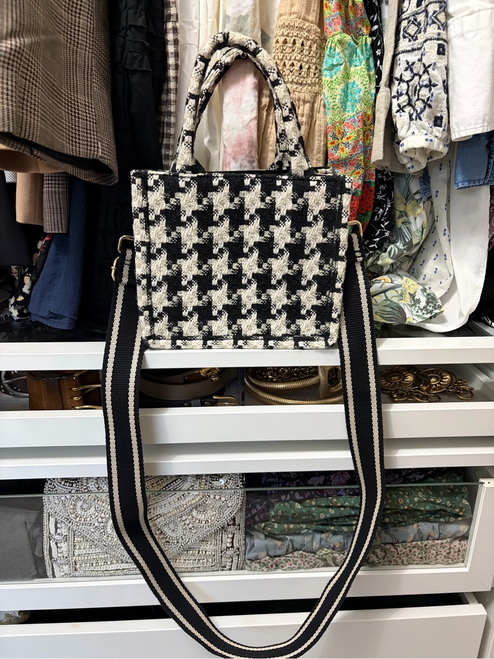 H&M jacquard weave houndstooth mini tote bag